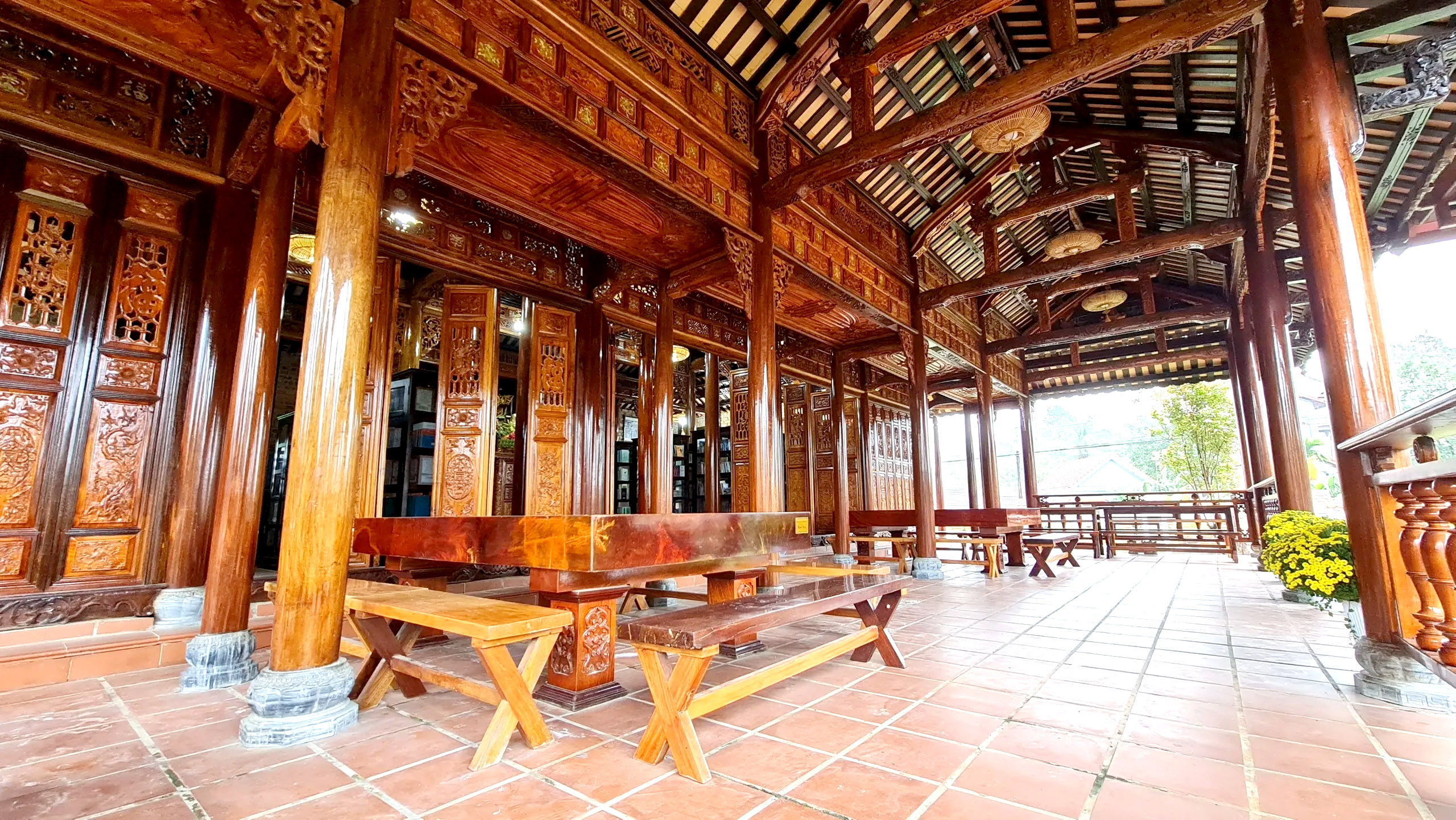 BEN NGOAI 1